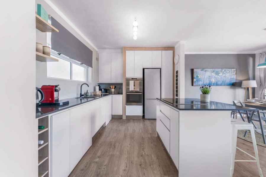 To Let 2 Bedroom Property for Rent in Green Point Western Cape